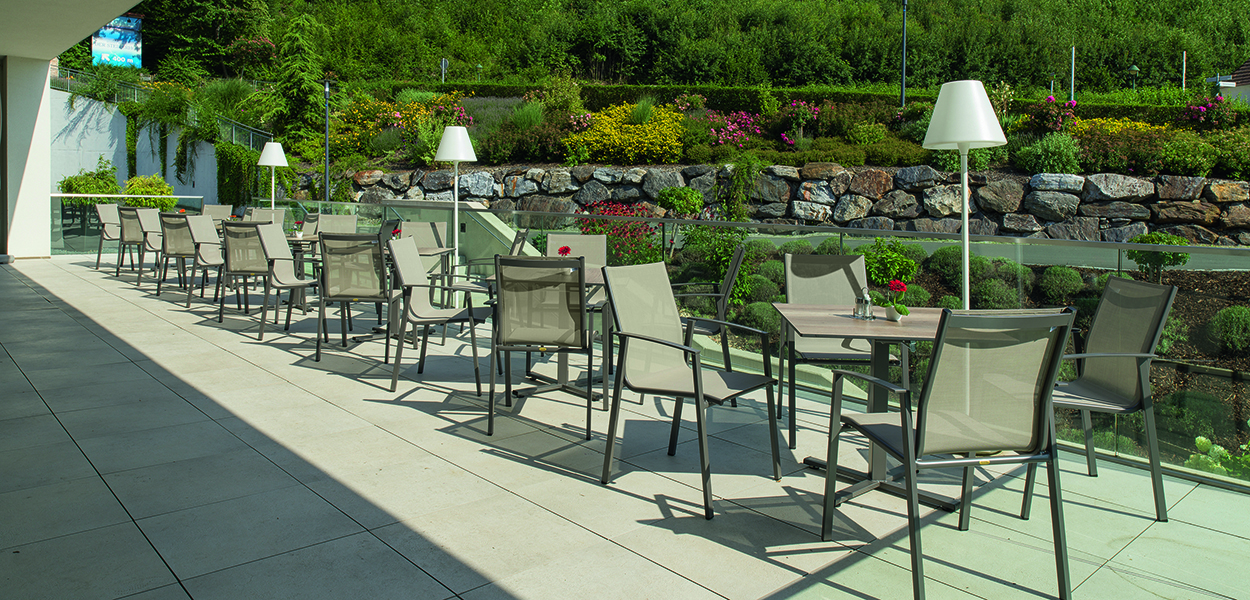 Modernes Design gepaart mit Qualität: der Sessel GENF von KARASEK. Foto: KARASEK